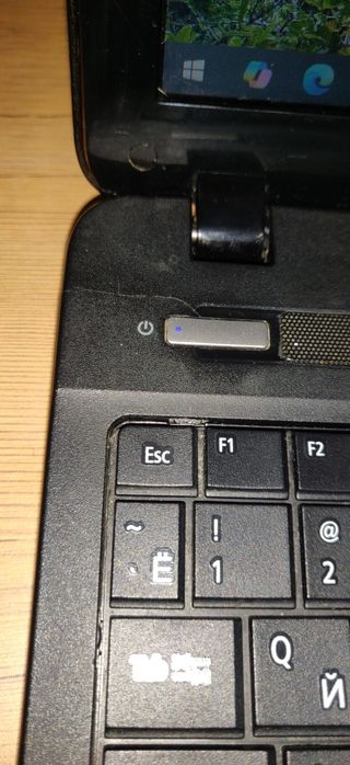 Ноутбук Acer E1-531-88304G1TMaks
