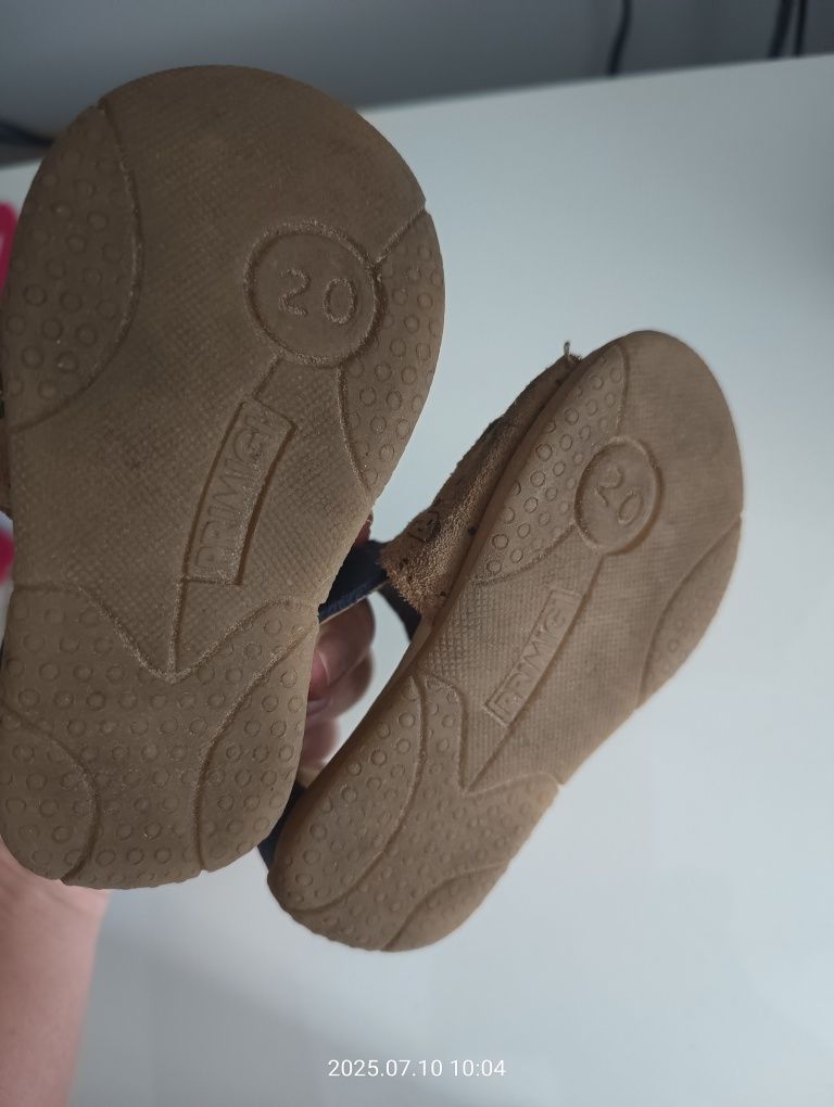 Buty sandały niemowlęce 20 primigi