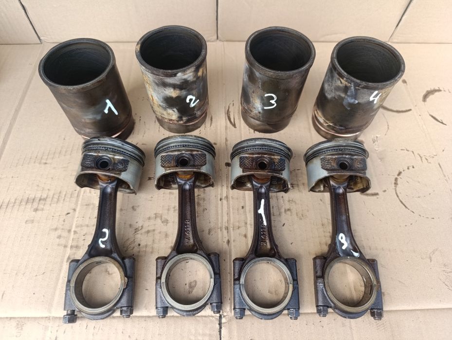 Шатуни поршня 1.3 1.4 Skoda Favorit Felicia Fabia
