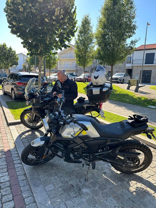 Zontes 125 GK — 2023 • 7.100 km • Impecável • Estilo Scrambler