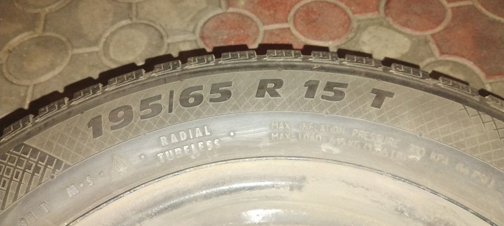Sprzedam opony zimowe 195/65-R 15 stan bardzo dobry