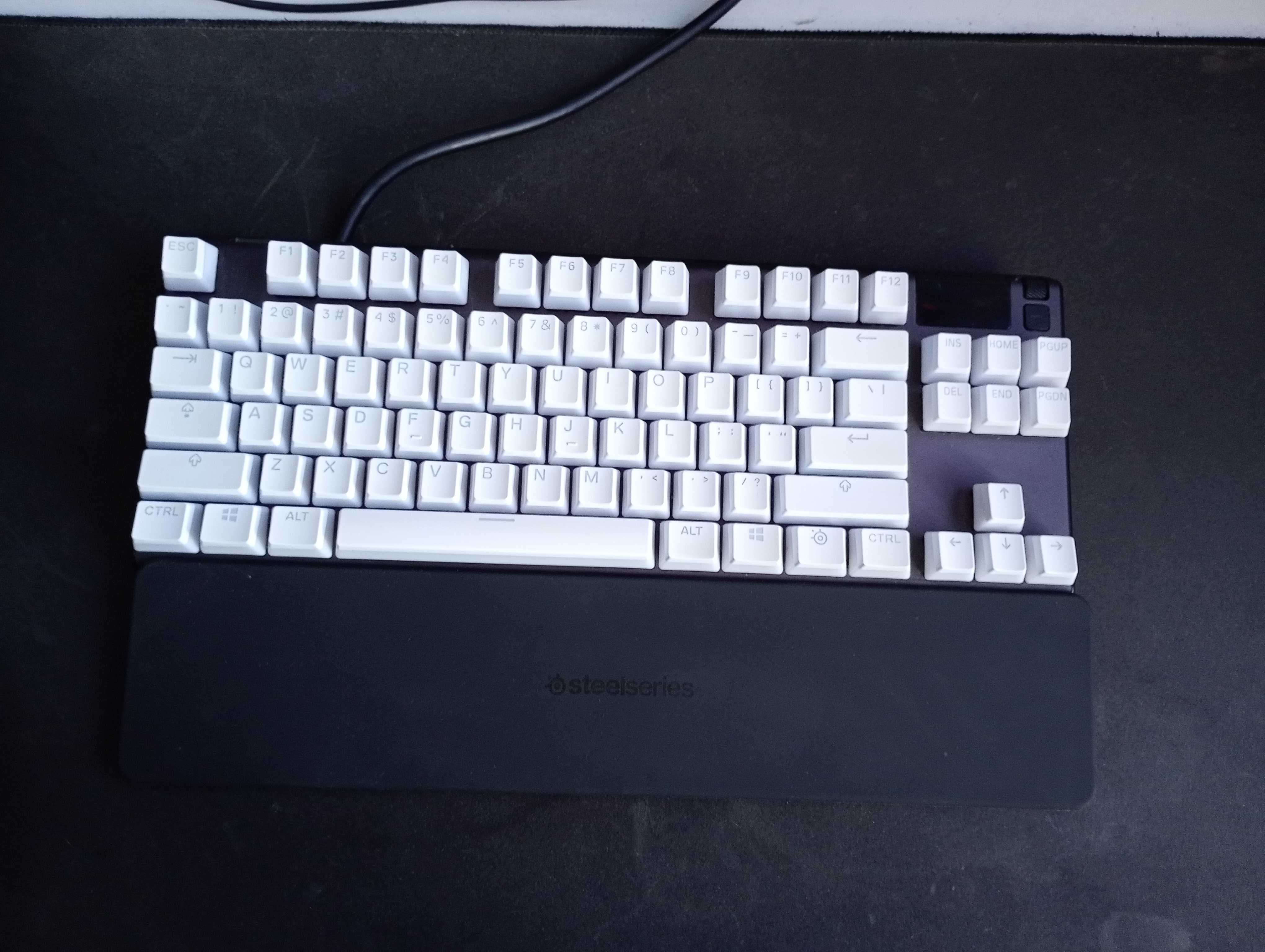 Klawiatura Apex 7 Tkl Red Switches Black + Pudding White keycaps