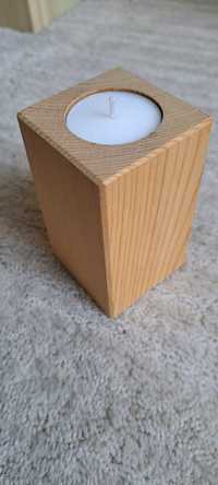Świecznik drewniany, z jasnego drewna, na świeczki typu tealight