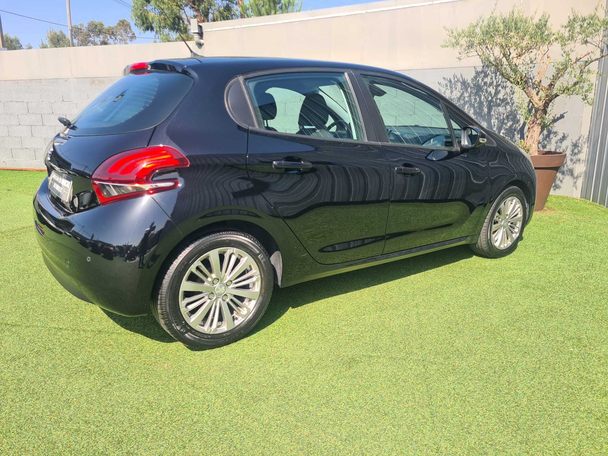 Peugeot 208 1.2 208 1.2 PureTech Signature APENAS 81.000 km