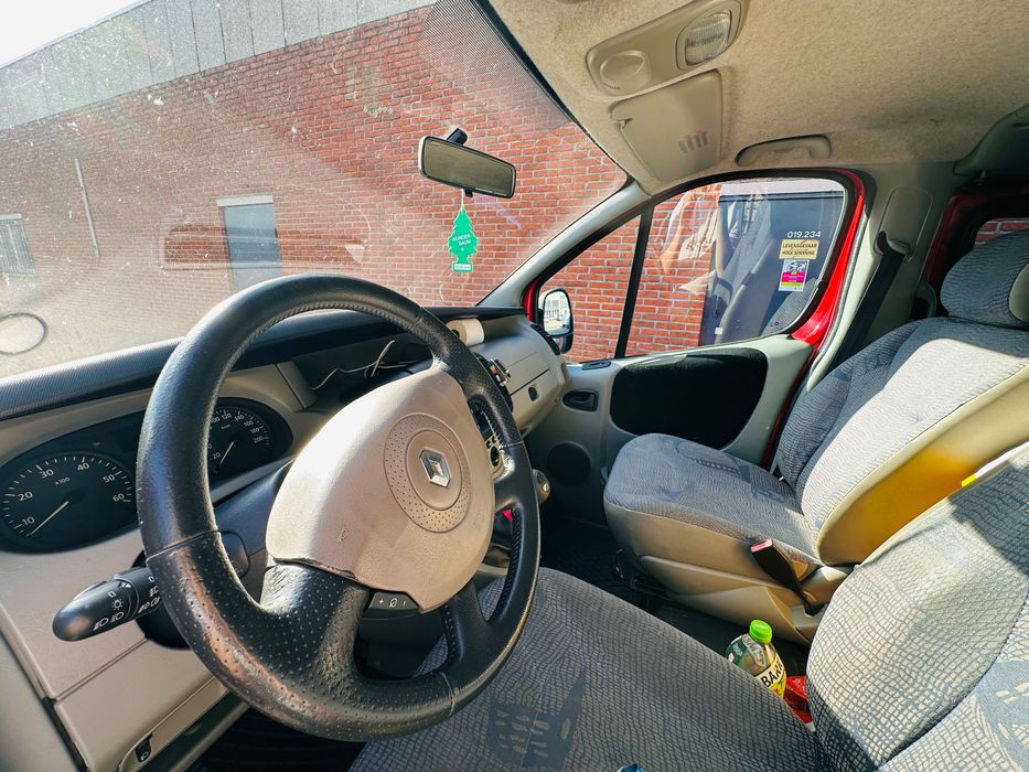 Renault Trafic 2.0+LPG gaz hak 6biegow 6os webasto prywatnie