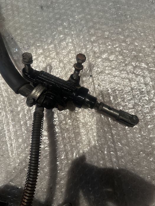 ZACISK pompa Stopka Hamulca Czujnik zbiornicze YAMAHA FJ 1100 V192