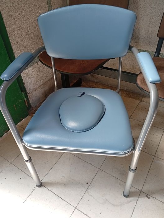 Cadeira Sanitária nova