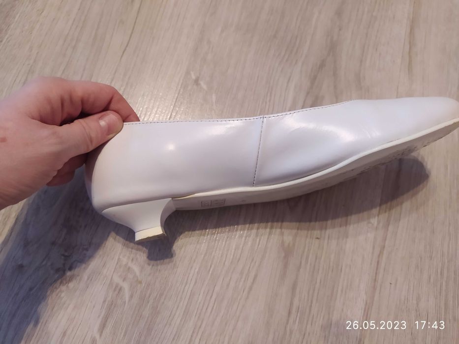 Buty ślubne białe
