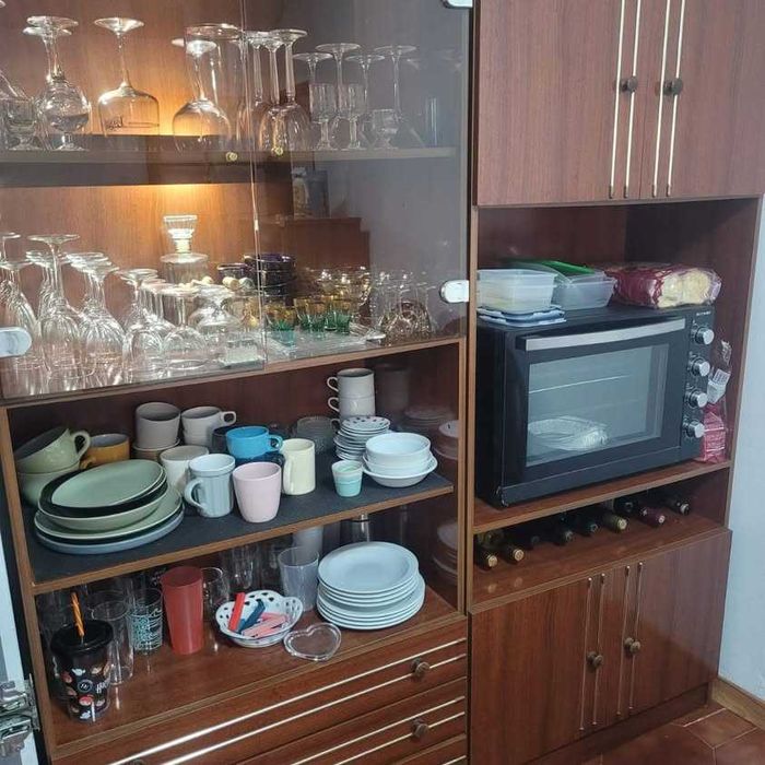 Armário e cristaleira com luz interna
