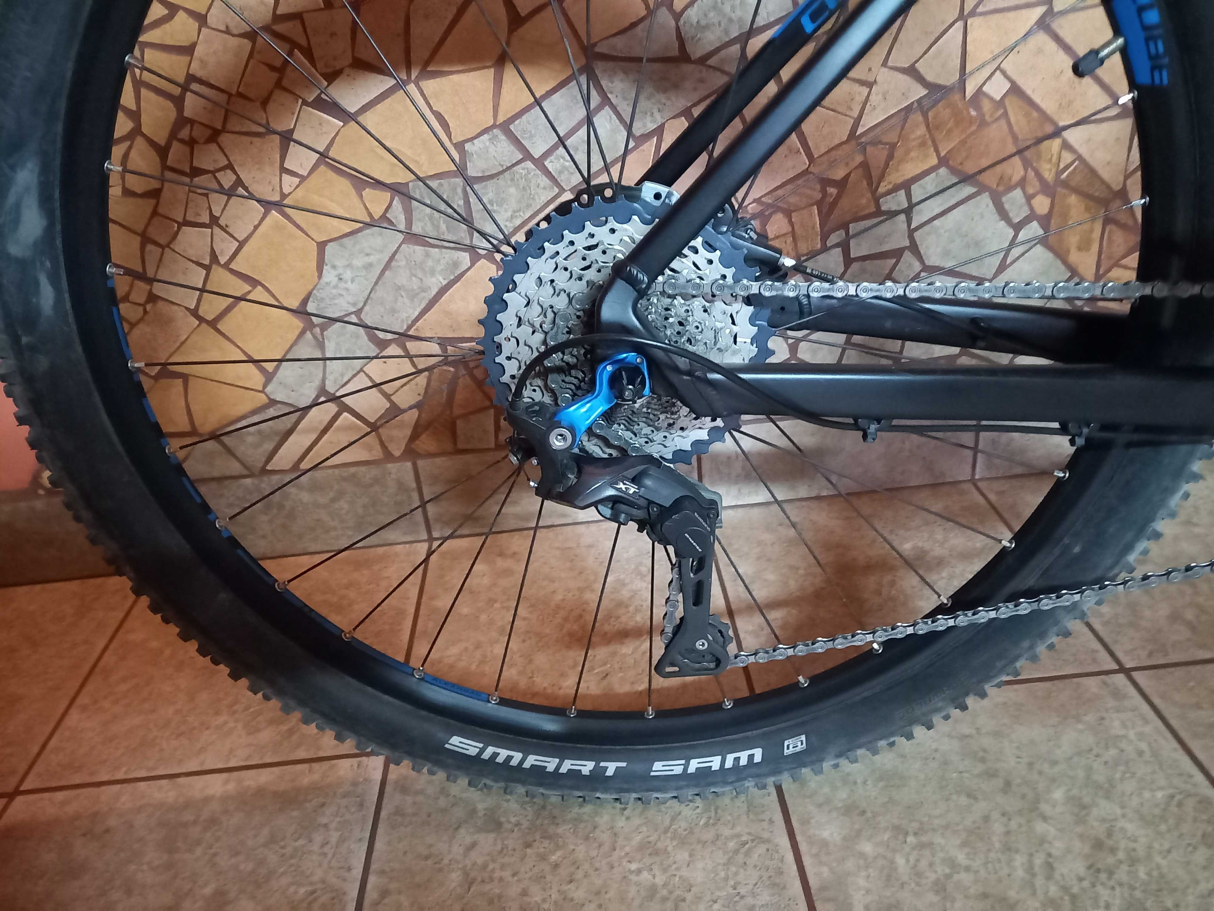 Cube Attention SL rozmiar 19”