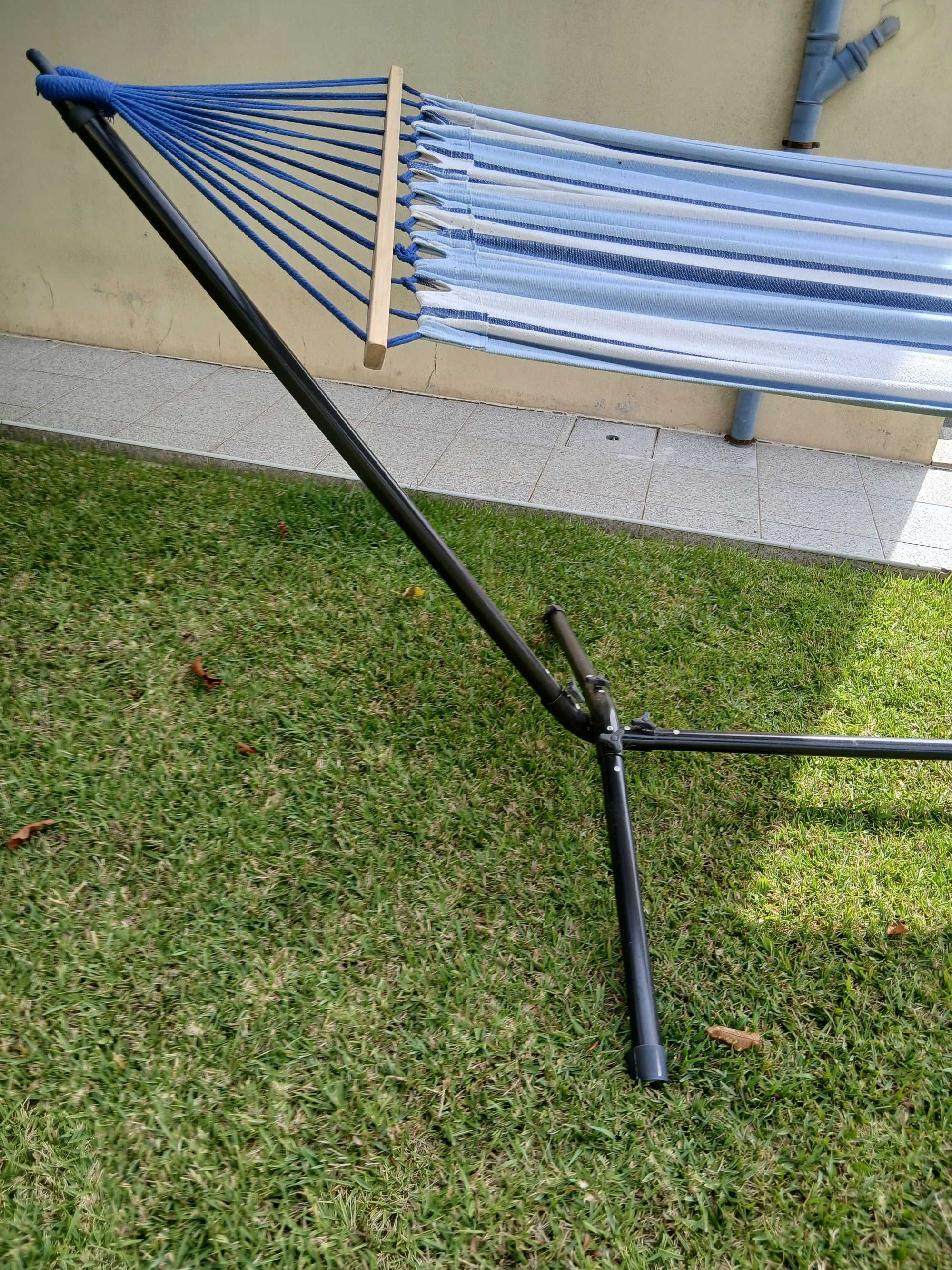 Cama de rede com armação