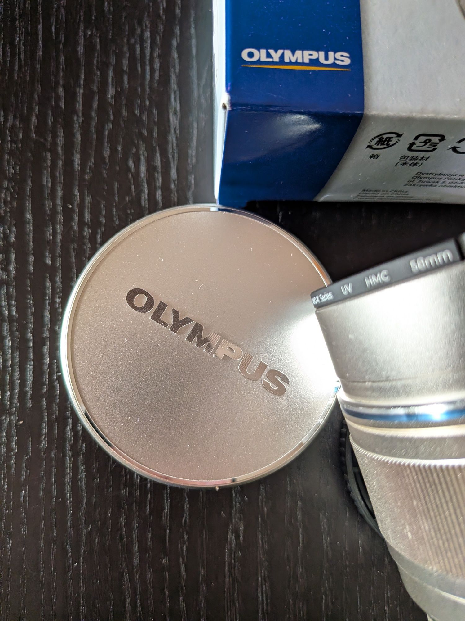 Olympus M.Zuiko Digital ED 75mm f/1.8 c/ extras
