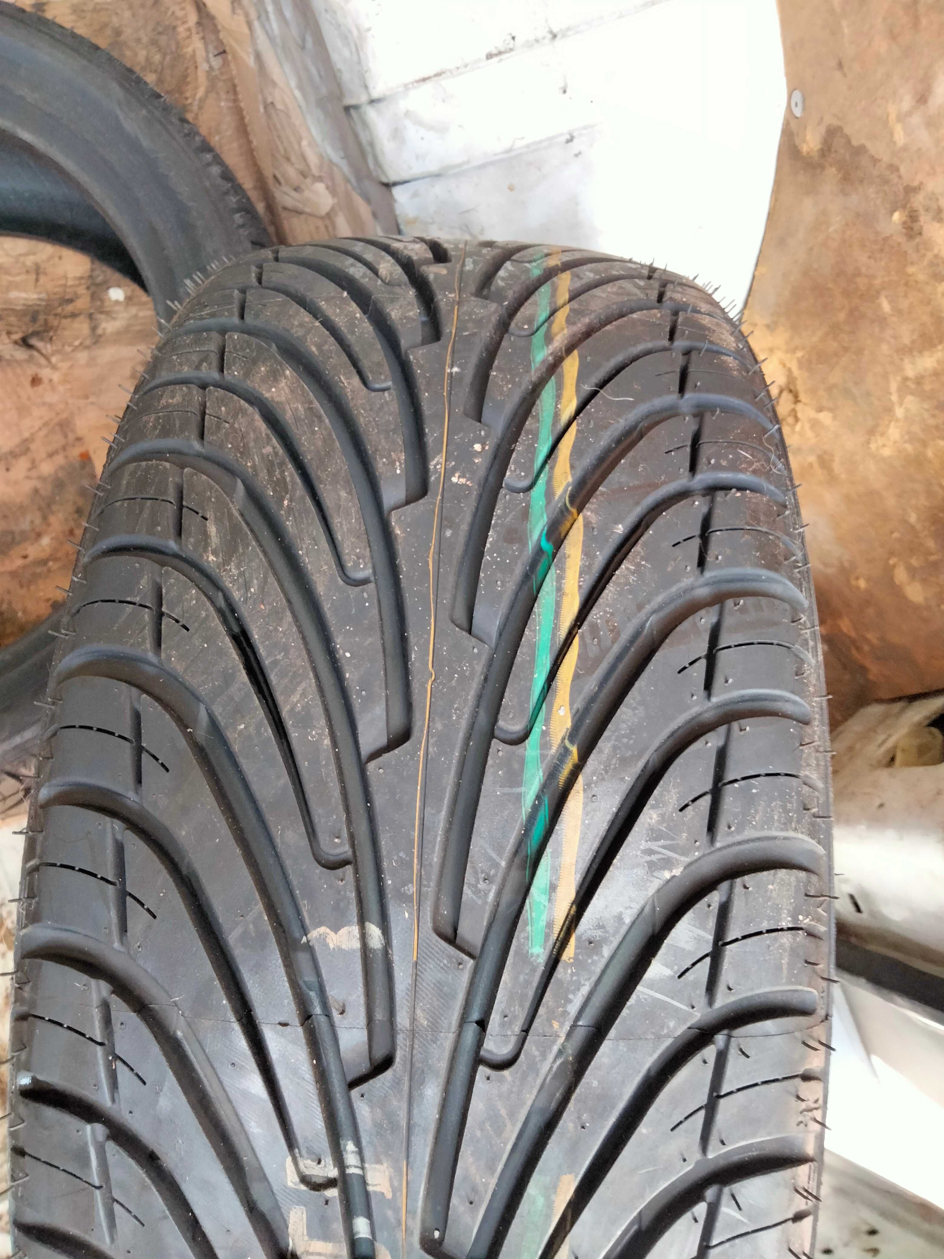 205 40R17 Roadstone