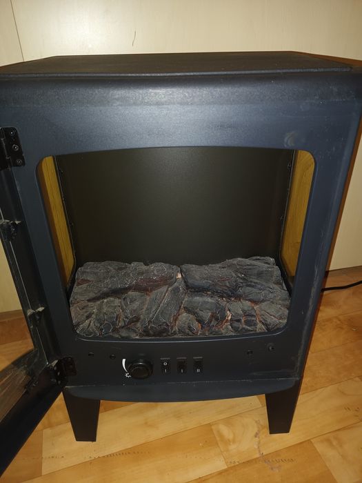 Kominek elektryczny z grzaniem firmy Ferretti- super okazja na zimę!