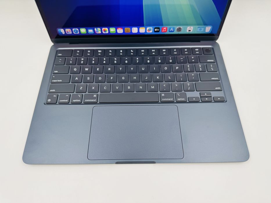 Ідеал Macbook Air 13.6 M2 2022 16GB RAM 256GB SSD Midnight IL6332