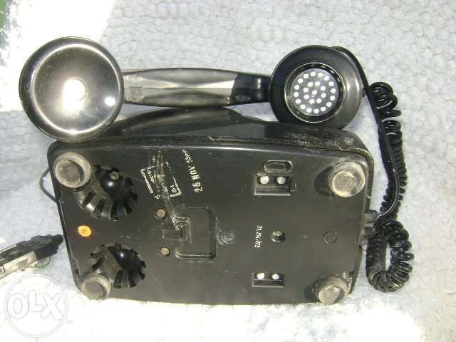 4 Telefones antigos pretos 1973, 75, 77 e 79