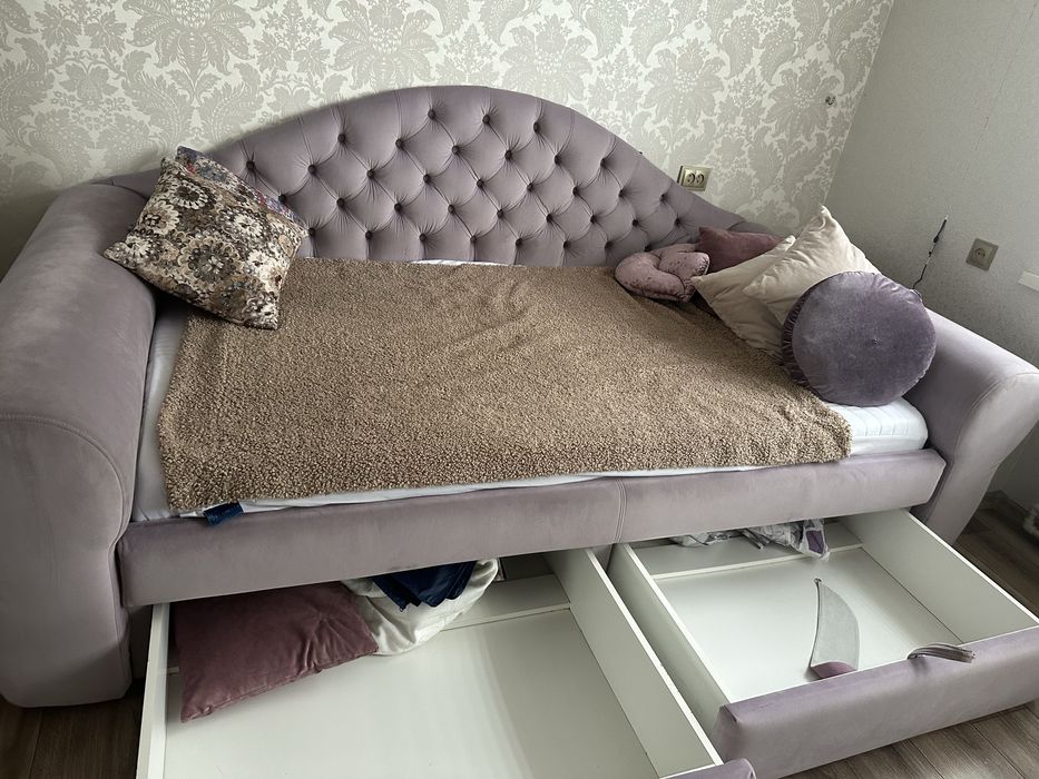 Ліжко диван продам у гарному стані