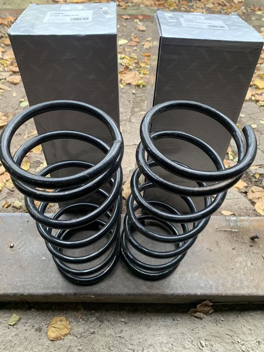 Пружины 2108-10 почти новые