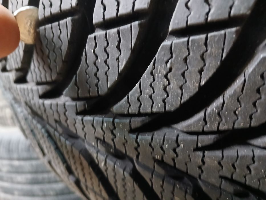 Шины  215 65 р16