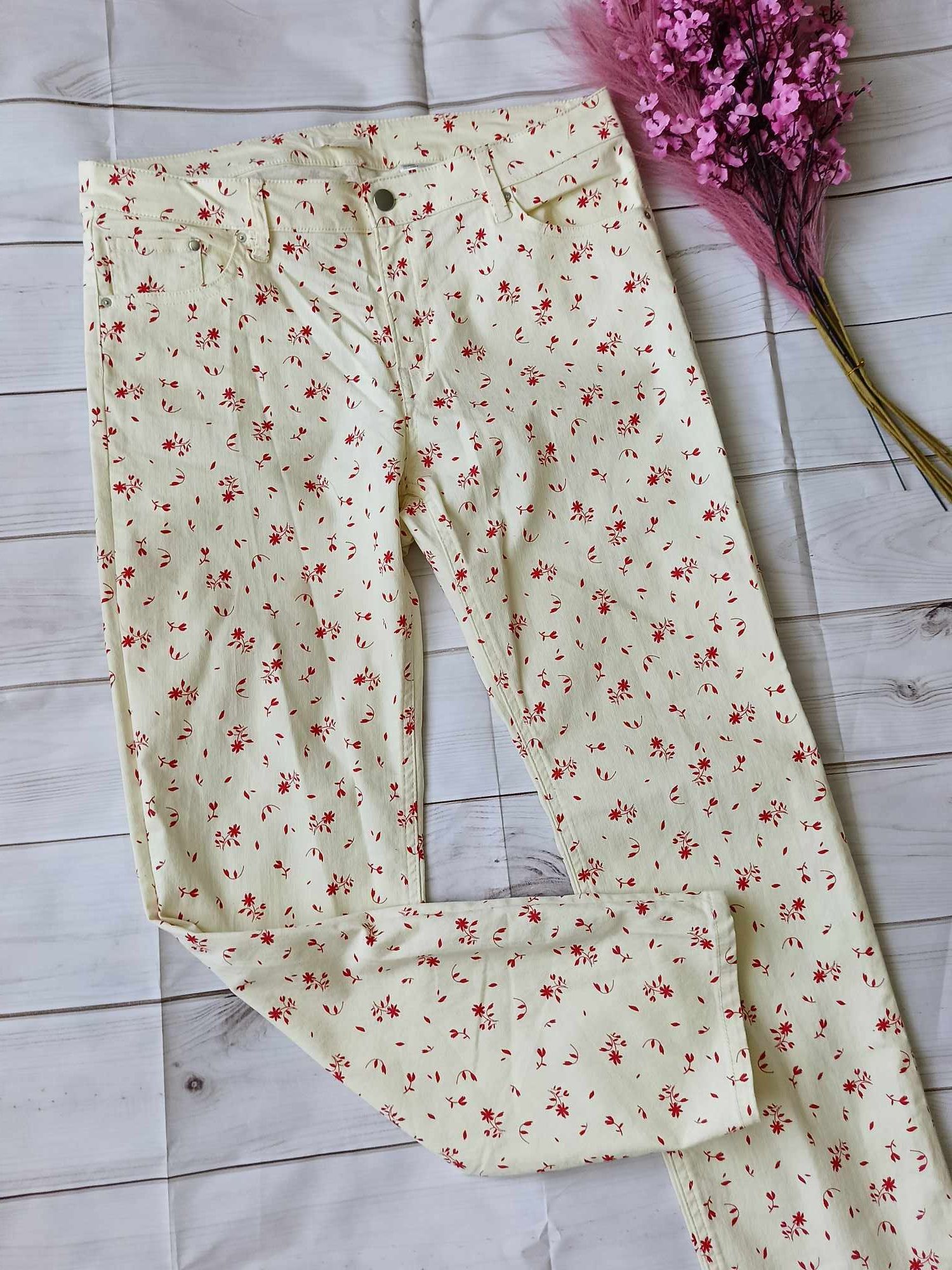 Kremowe spodnie w kwiaty nowe r. 42/44 plus size bawełna