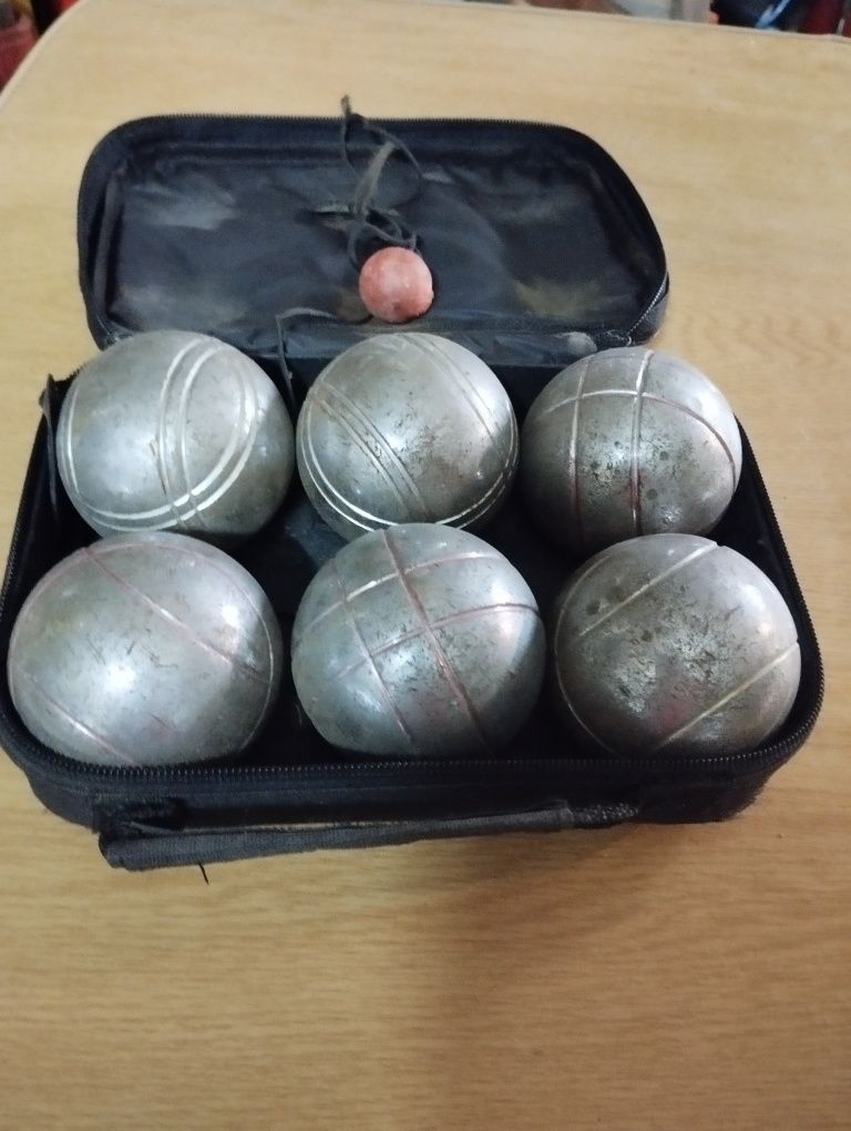 Vendo 6 bolas de petanca com saco