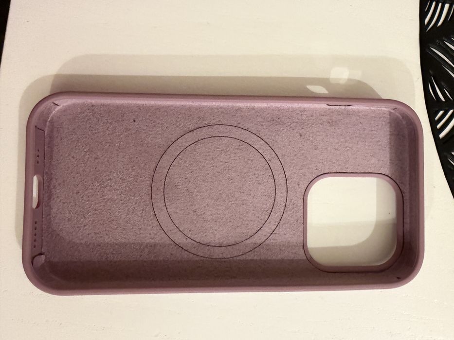 Etui do iPhone 14 pro z magsafe