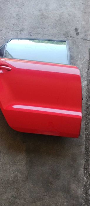 Drzwi przód tył prawe VW Polo R6
Kod lakieru: LP3G