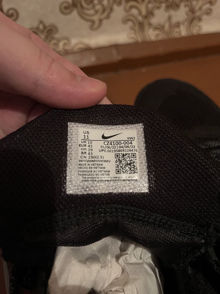 Nike flytrap 5 US 11/UK 10(нові)