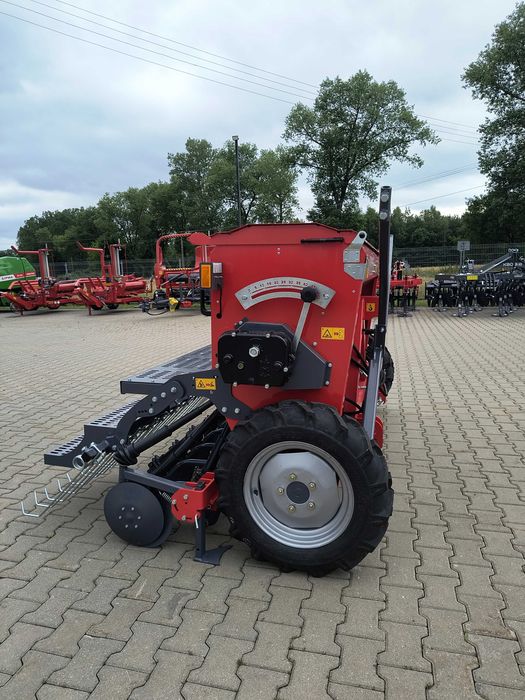 Siewnik Zbożowy EURO-MASZ SR 2,5m 2,7m 3m Stopkowy Talerzowy SNT 30