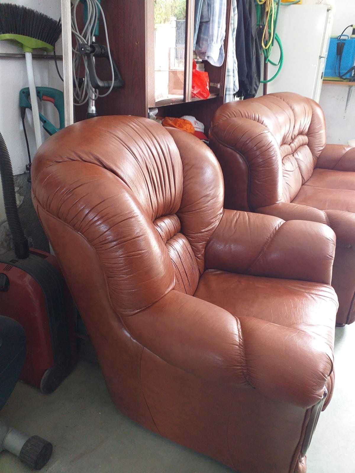 Conjunto de sofás em bom estado