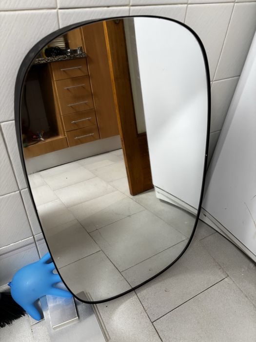 Espelho Oval c/ moldura Preta