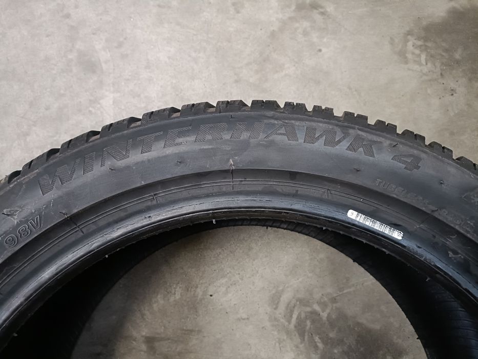 Opony zimowe Firestone Winterhawk 4 235/45R18
