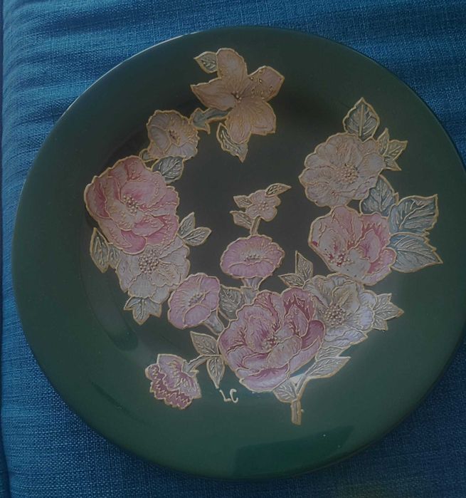 Prato decorativo antigo artesanato com flores relevadas