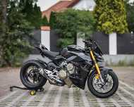 Ducati Streetfighter V4  Ducati Streetfighter V4S