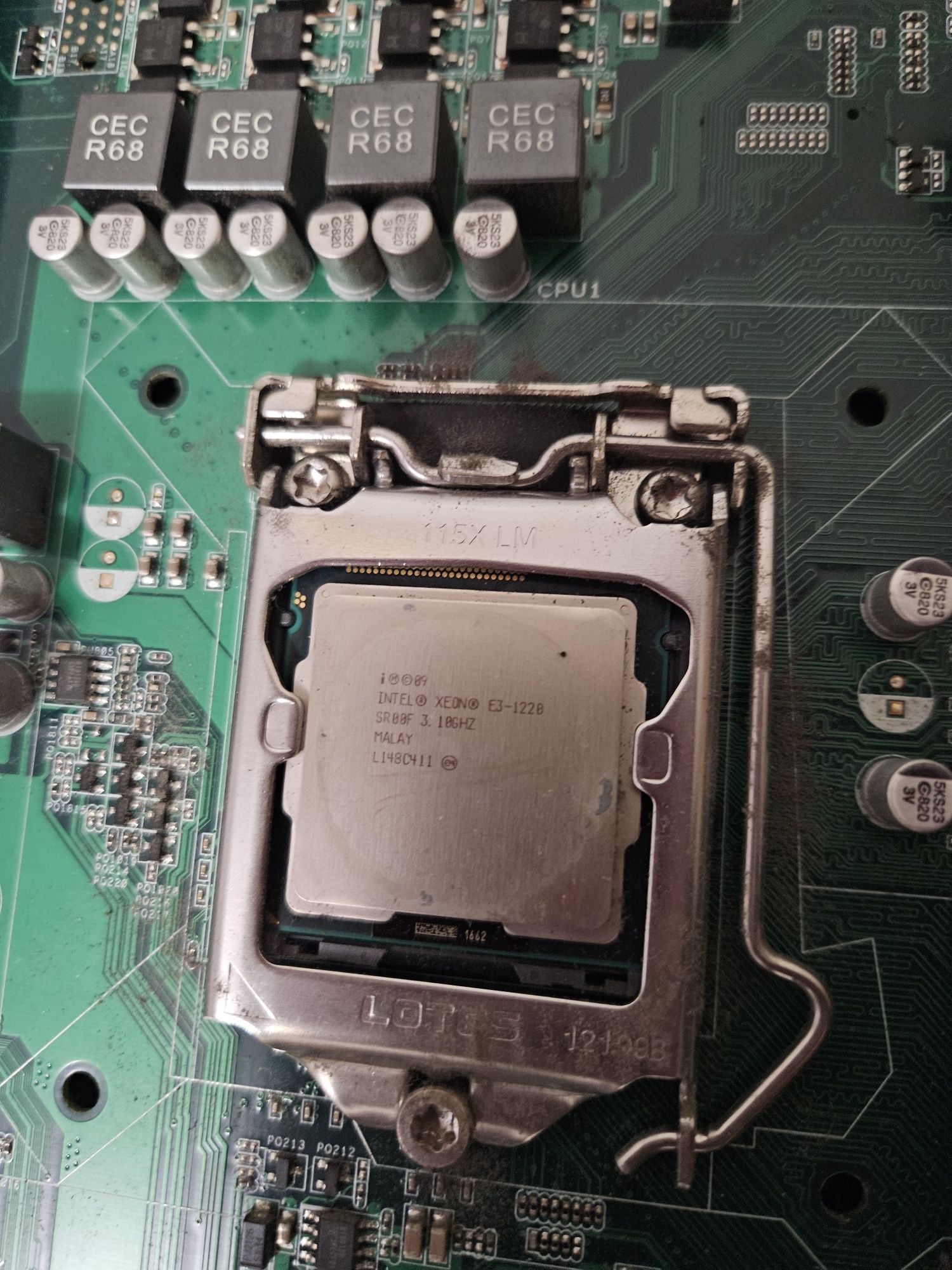 Материнська плата Asus P8B-X (s1155-Серверна) + Intel Xeon E3-1220