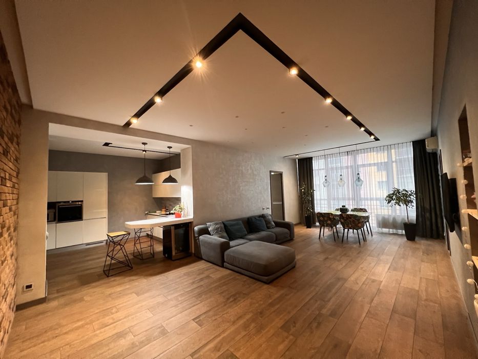 Сдам 4-к квартиру, Крутогірний узвіз 28, Дует, центр, 130 кв м