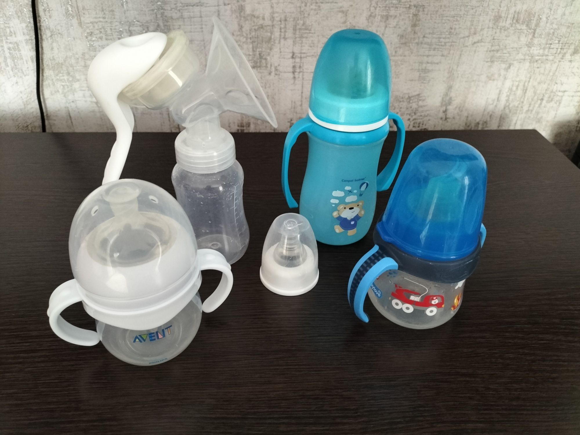 Молоковідсос,бутилочки для немовлят