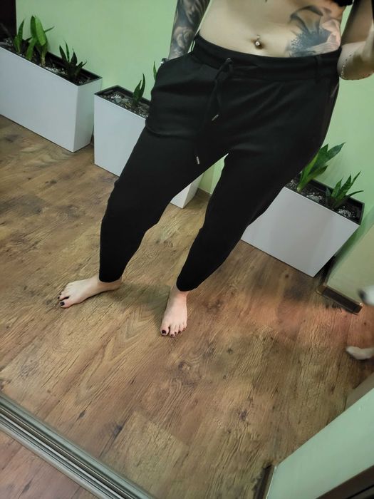 Czarny zwężany dres, spodnie, Amisu, 36, S, rurki, wiązany, gumka