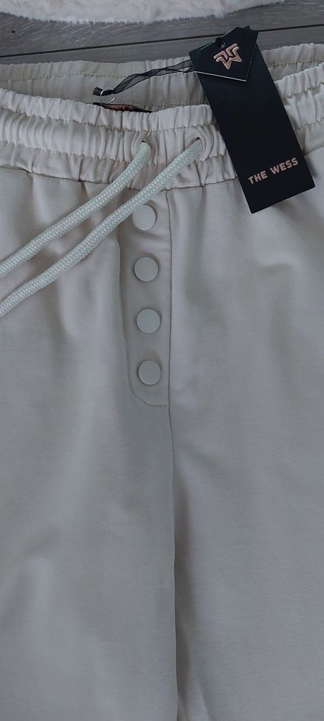 Beżowe eleganckie dresowe spodnie
