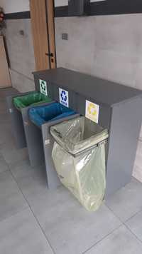 Segregator na śmieci- mobilny mebel