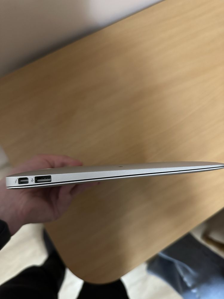 Ноутбук Macbook air (11-inch, Mid 2011) intel core i7