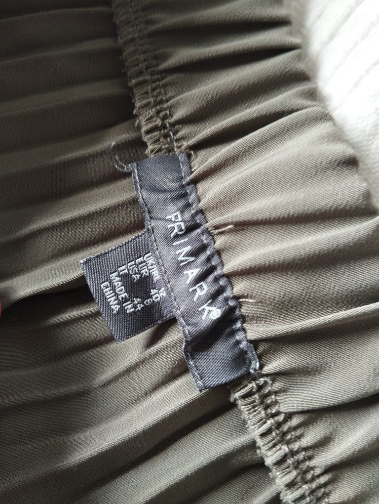 Khaki spódnica midi, plisowana, wiosenna, z listwą guzikową r.L Primar