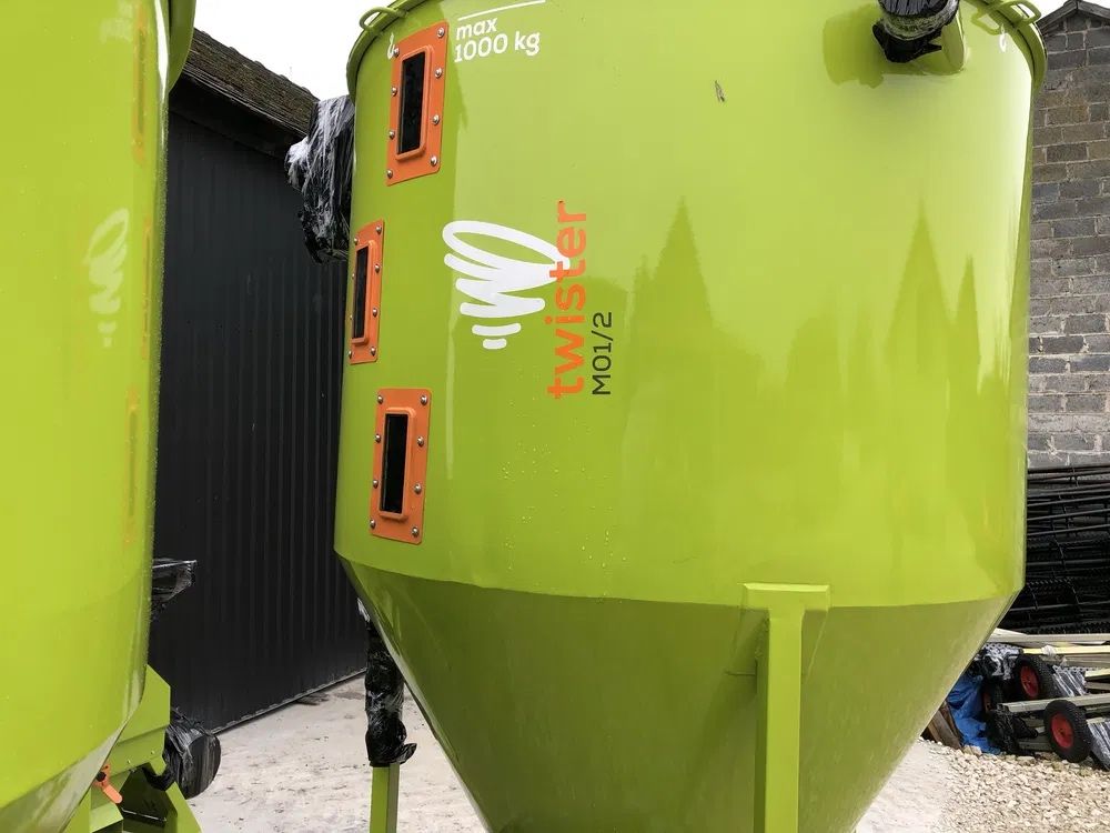 Mieszalnik Pasz Adraf śrutownik ssąco-tłoczący 500/2500kg