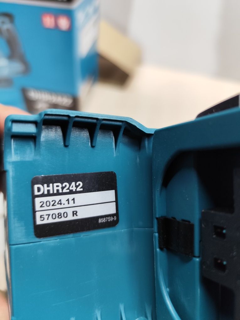 Makita DHR 242 акумуляторний перфоратор Макіта оригінал безщітковий