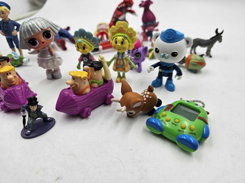 Zestaw mini zabawek figurki Flintstonowie Fifi Niezapominajka i inne