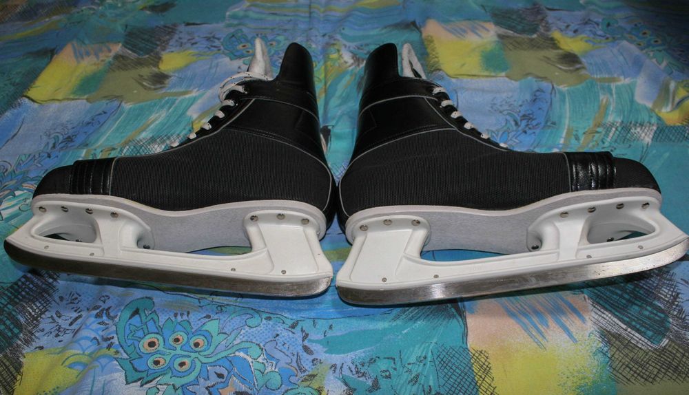 Хокейні ковзани Botas, довжина устілки 30 см (розмір 45)