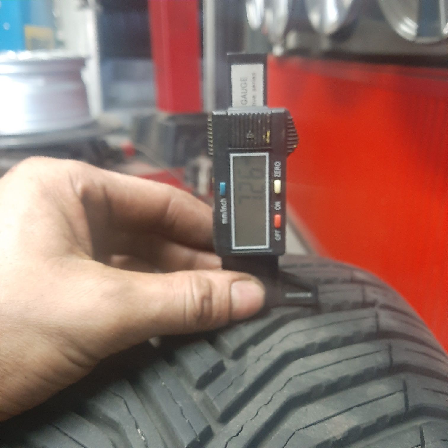Opony Całoroczne Michelin 225/60R18 104W