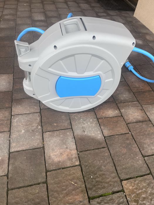 Automatycznie zwijany wąż ogorodowy