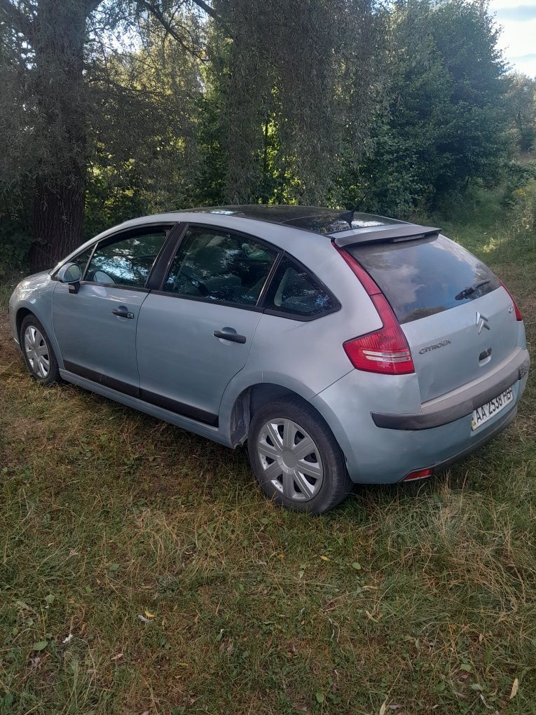 Продам гарне сімейне авто