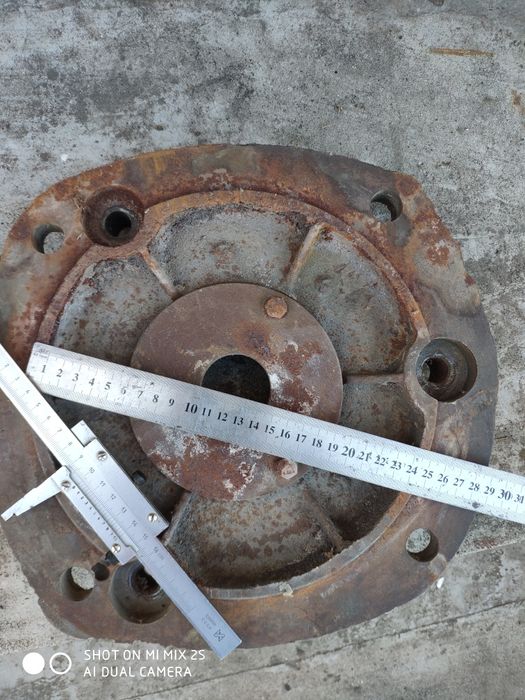 Фланець електро двигуна.Кришка двигуна